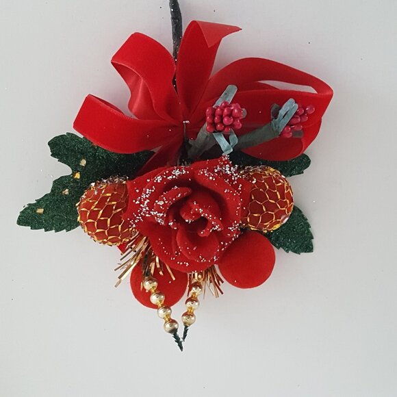 Vintage Christmas Holiday Corsage - Picture 10 of 14